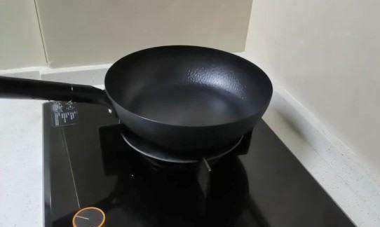 铁锅怎么开锅不生锈不粘锅,一个新的铁锅,如何开锅使用图6