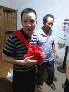 ​被指杀害邻居两男童，江西男子张玉环被羁押27年后无罪释放；服刑期间每周写一